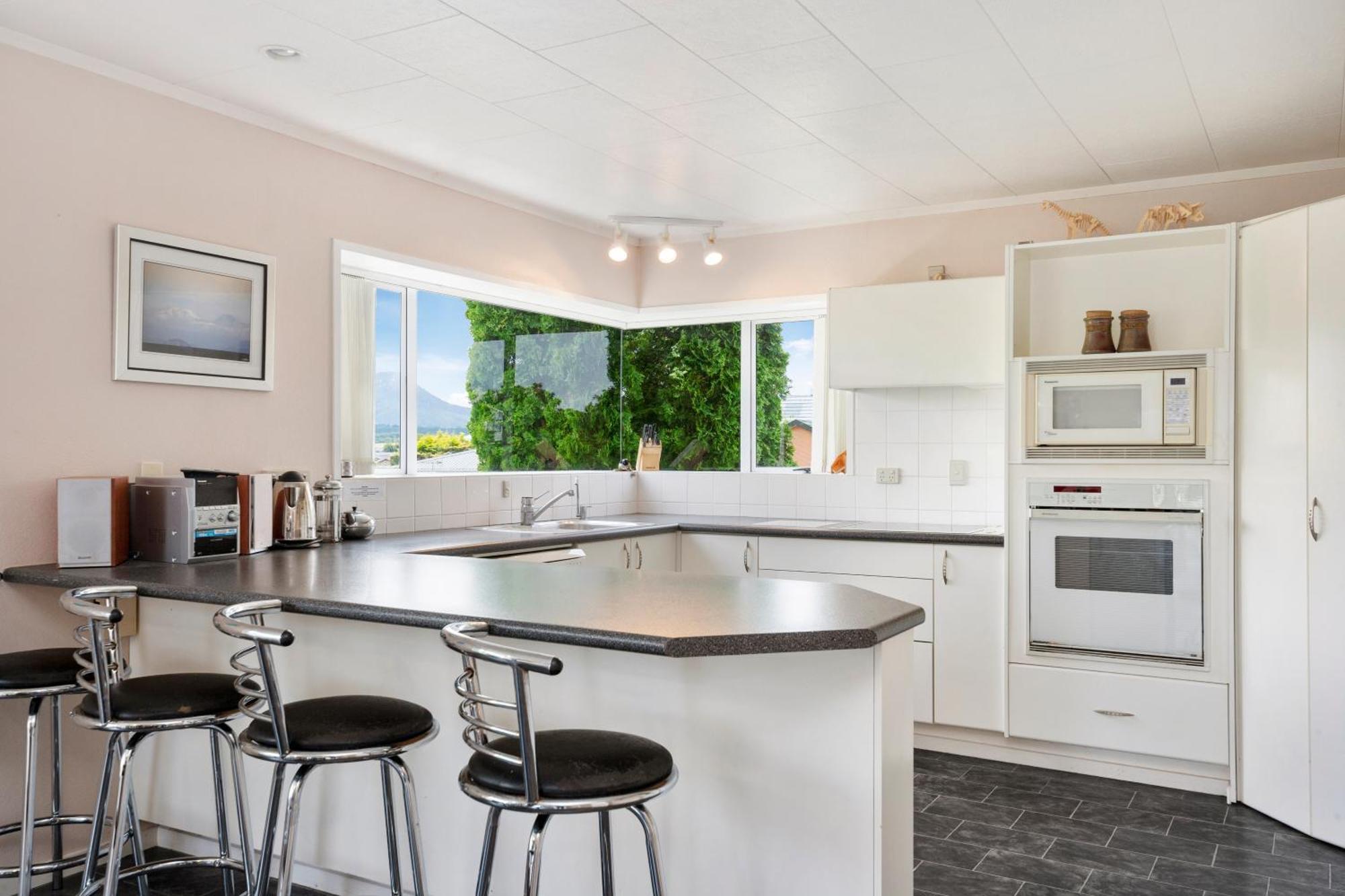 The White House - Taupo Holiday Home Ngoại thất bức ảnh