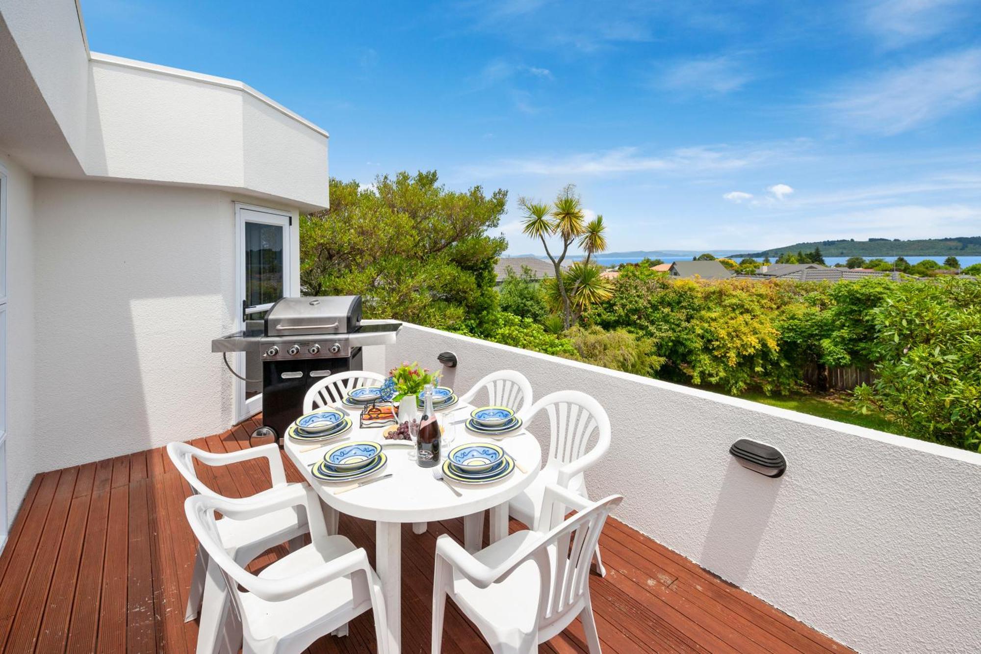 The White House - Taupo Holiday Home Ngoại thất bức ảnh